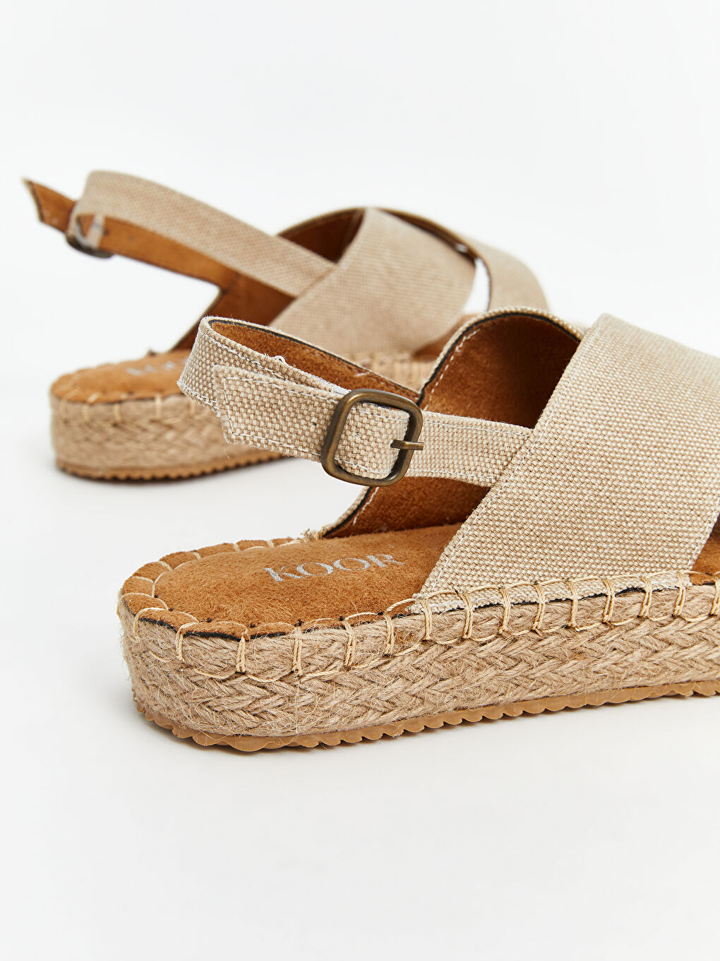 Bej Çapraz Bantlı Kadın Sandalet-4