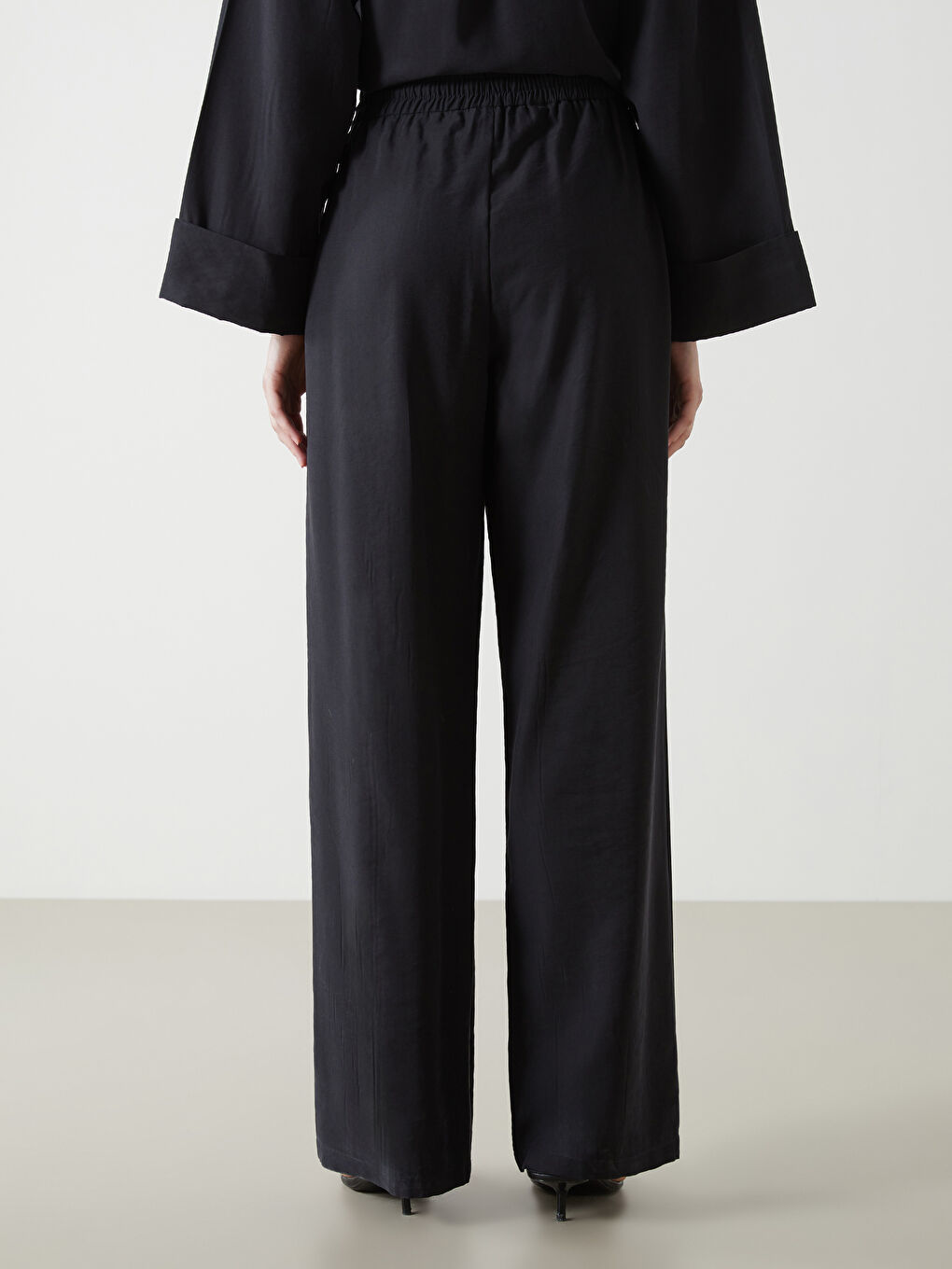 Siyah Beli Lastikli Düz Geniş Paça Kadın Pantolon-3