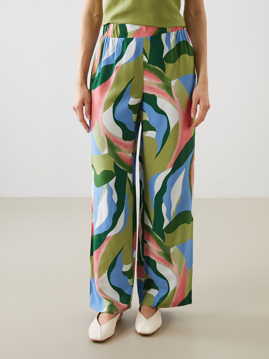 بنطلون واسع الأرجل بنقشة وخصر مرن للسيدات-1