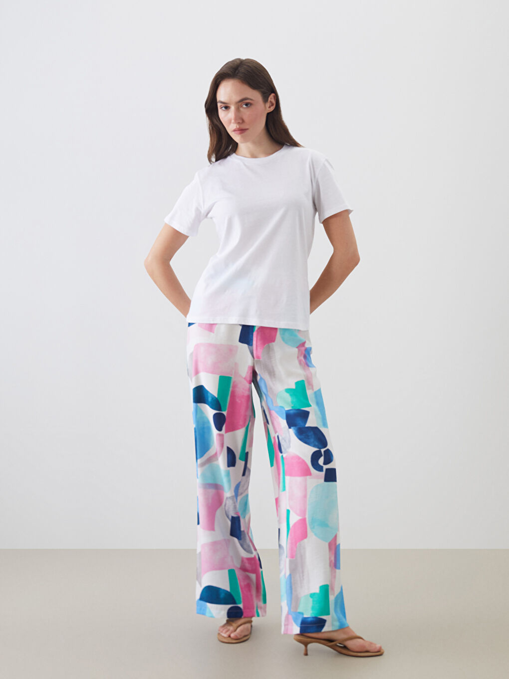 بنطلون واسع الأرجل بنقشة وخصر مرن للسيدات