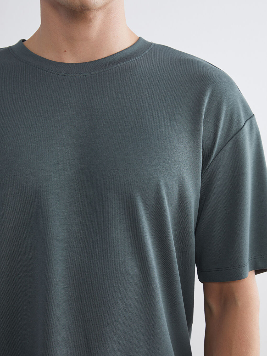 تي شيرت رجالي بكم قصير وكول مدور-2