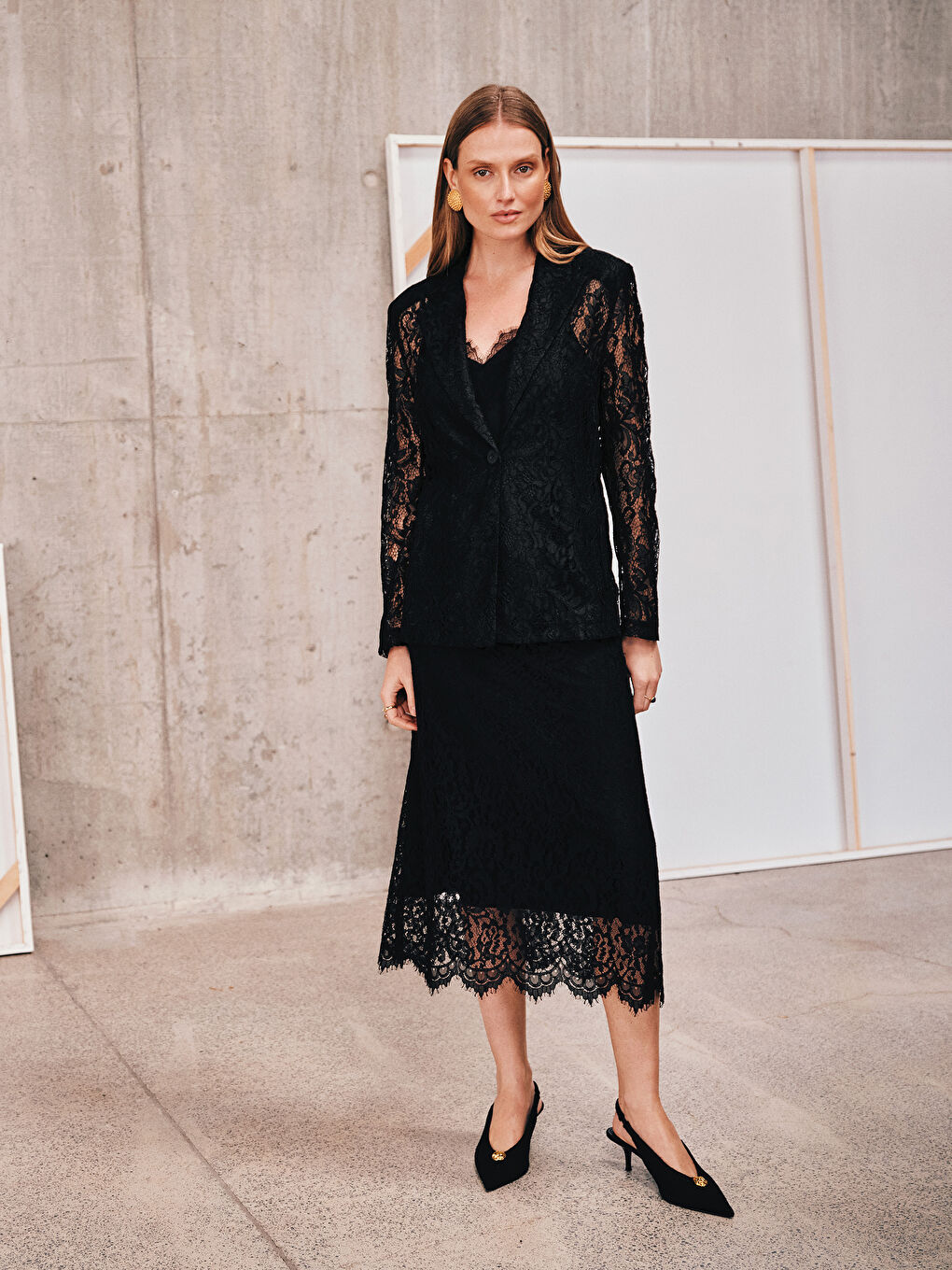 Siyah Beli Fermuarlı Kendinden Desenli Brode Kalem Etek-1