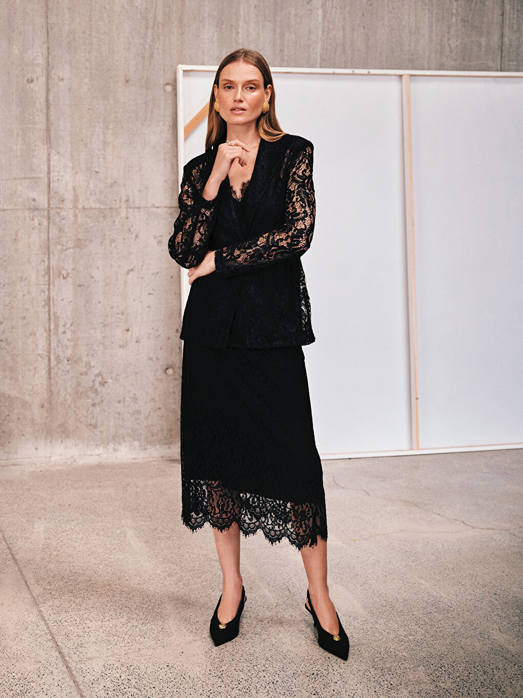 Siyah Beli Fermuarlı Kendinden Desenli Brode Kalem Etek-3