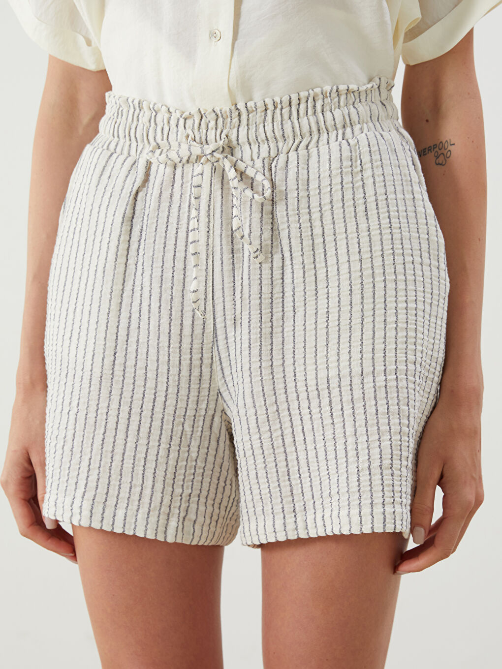 Lacivert Beli Lastikli Çizgili Kadın Şort-2