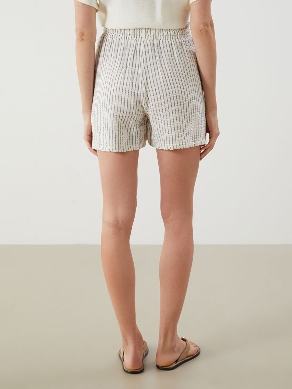 Lacivert Beli Lastikli Çizgili Kadın Şort-3