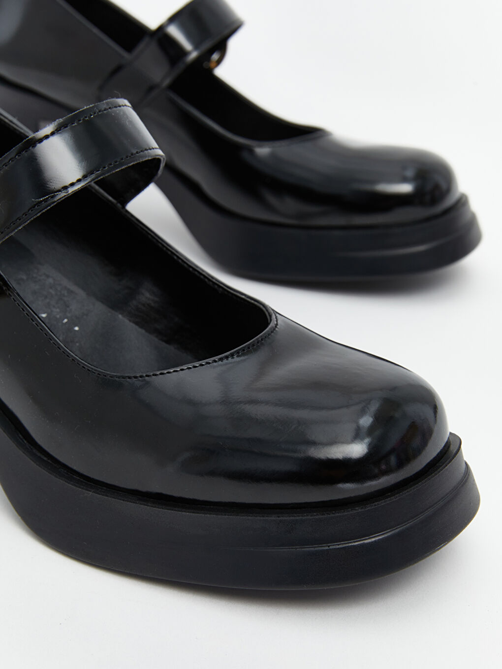 Siyah Deri Görünümlü Kadın Topuklu Ayakkabı-2