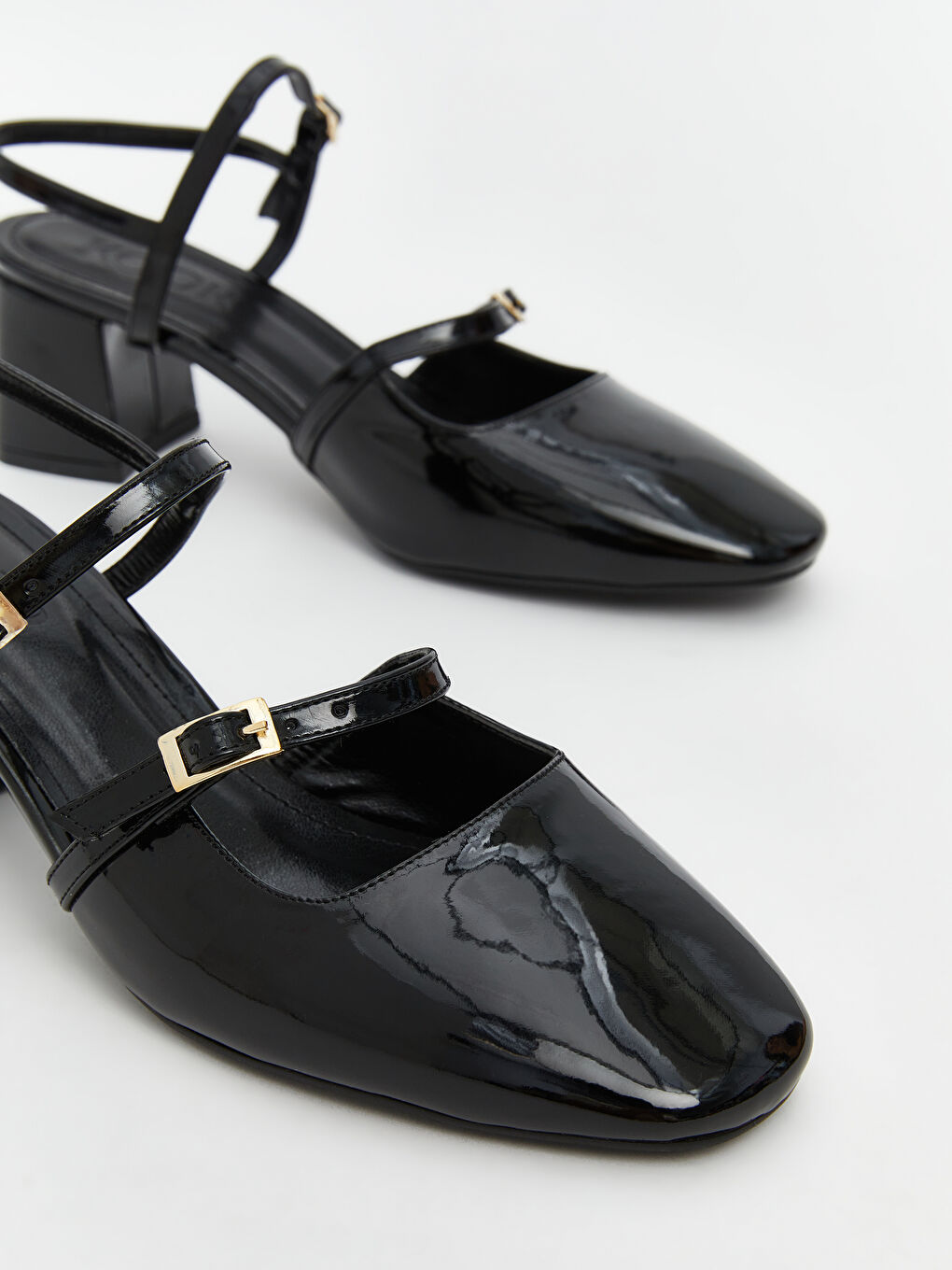 Siyah Çapraz Bant Detaylı Kadın Topuklu Ayakkabı-2