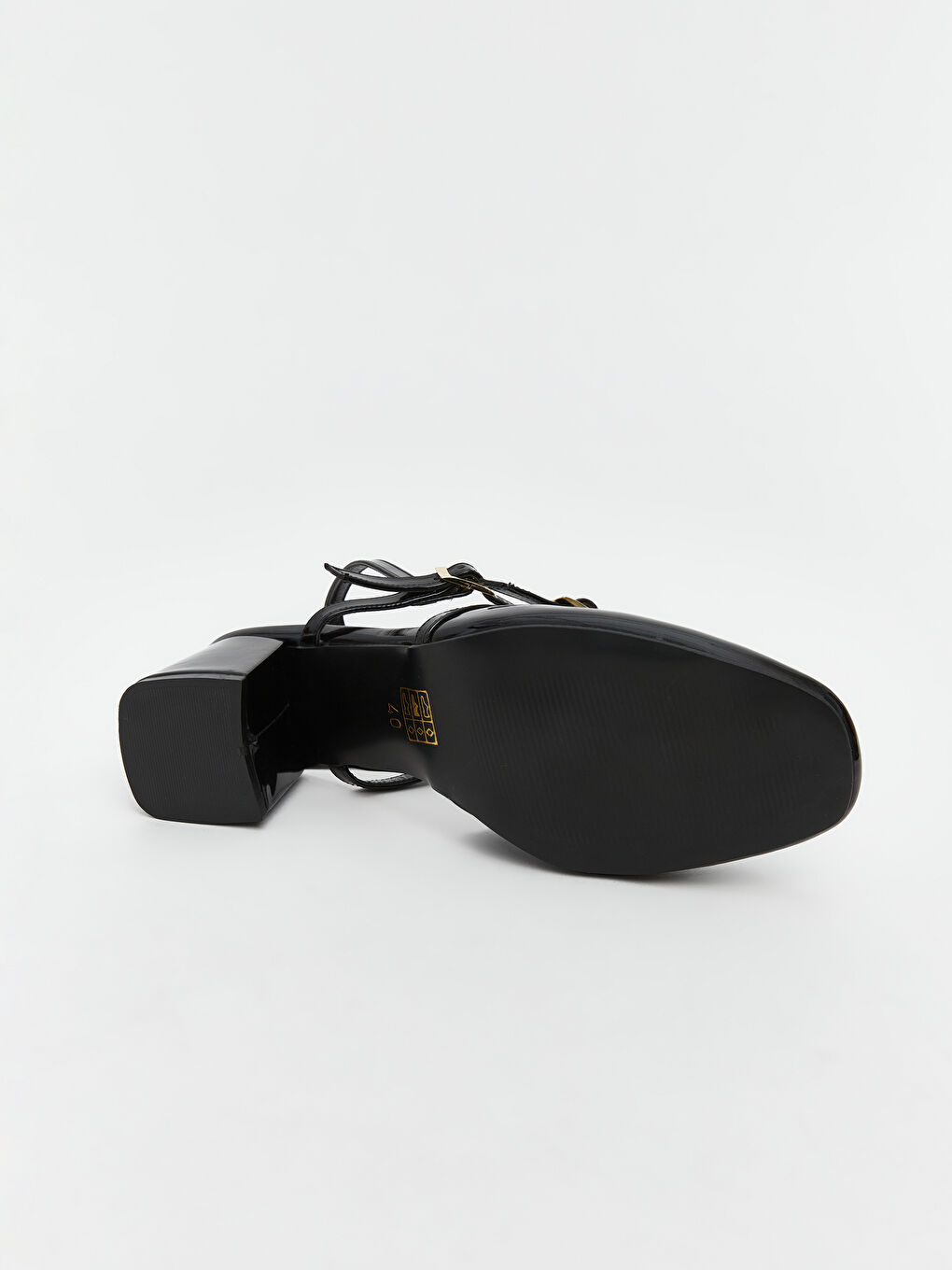 Siyah Çapraz Bant Detaylı Kadın Topuklu Ayakkabı-3