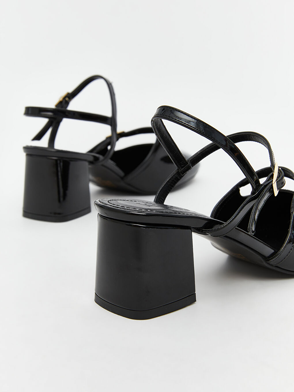 Siyah Çapraz Bant Detaylı Kadın Topuklu Ayakkabı-4
