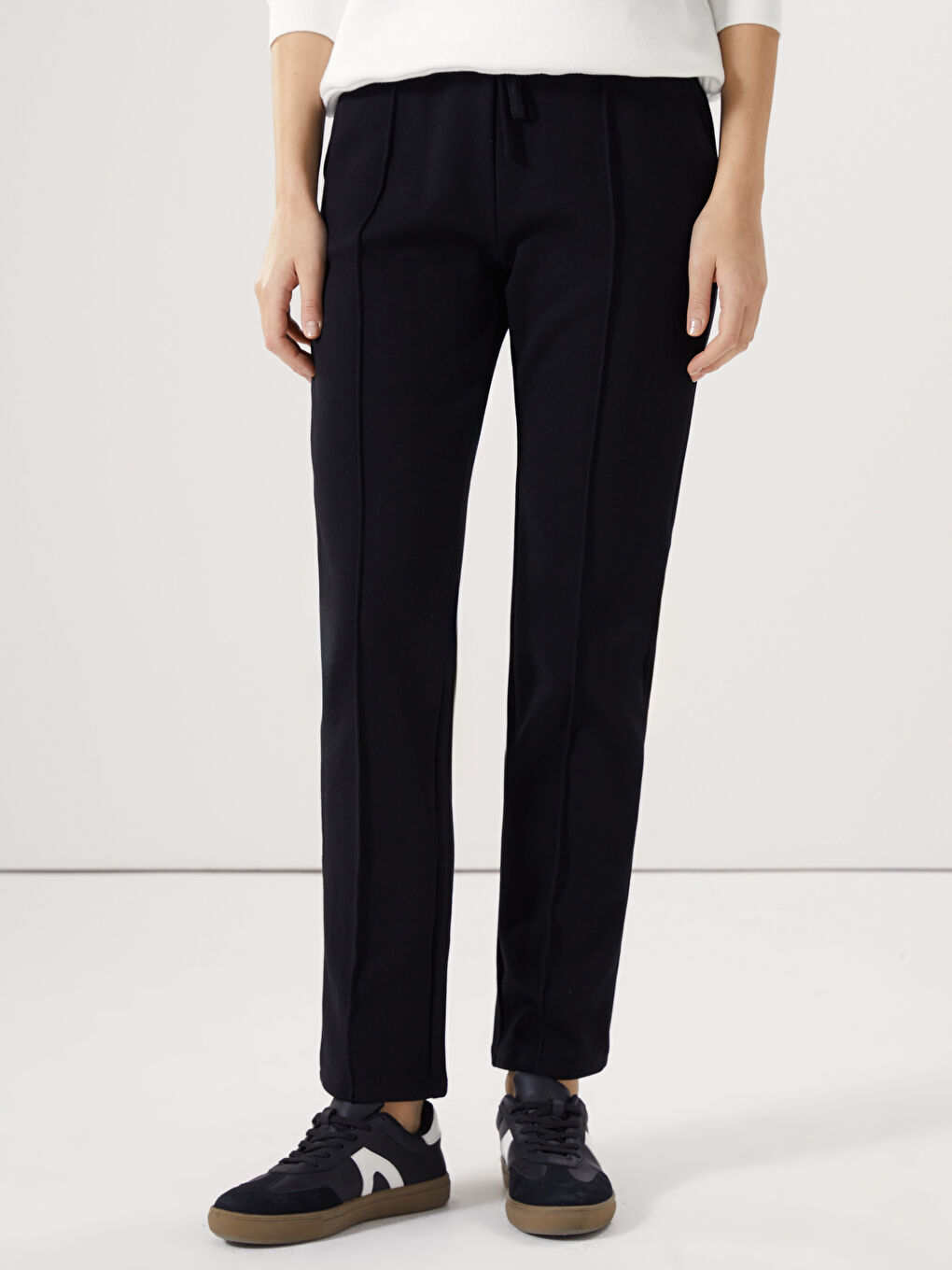 LCWAIKIKI Classic Women's Sweatpants with Elastic Waist -W57963Z8-CVL