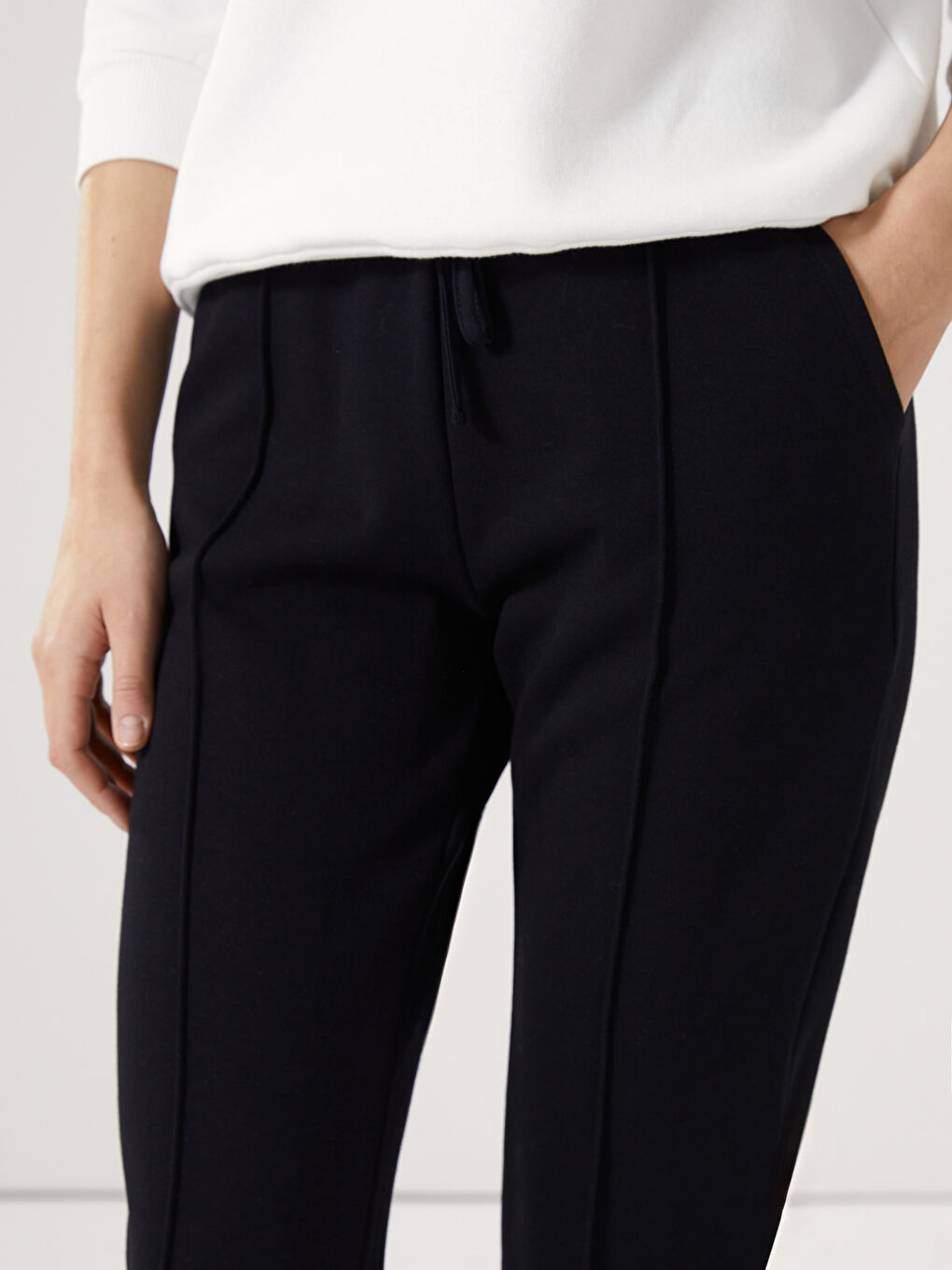 LCWAIKIKI Classic Women's Sweatpants with Elastic Waist -W57963Z8-CVL