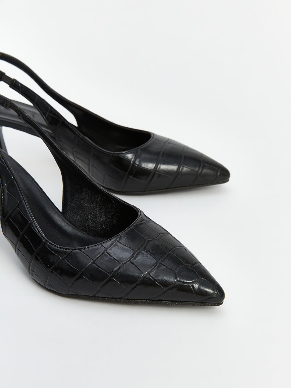 Siyah Deri Görünümlü Sivri Burun Kadın Topuklu Ayakkabı-2