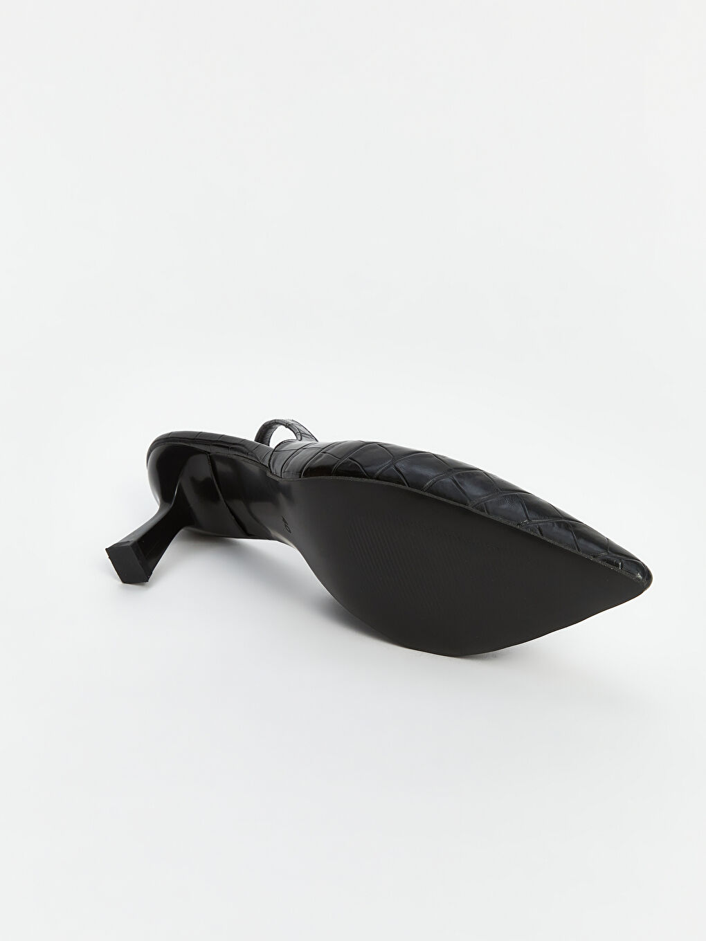 Siyah Deri Görünümlü Sivri Burun Kadın Topuklu Ayakkabı-3