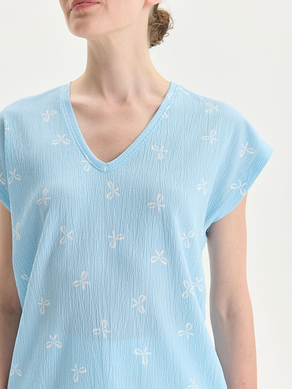 V Neck Bow Patterned Women's T-Shirt-2