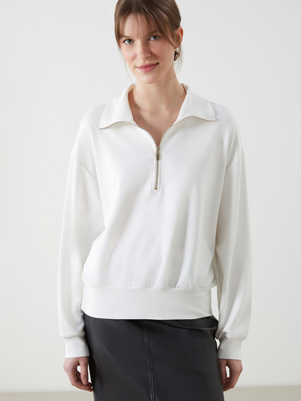 Ekru Dik Yaka Oversize Kadın Sweatshirt