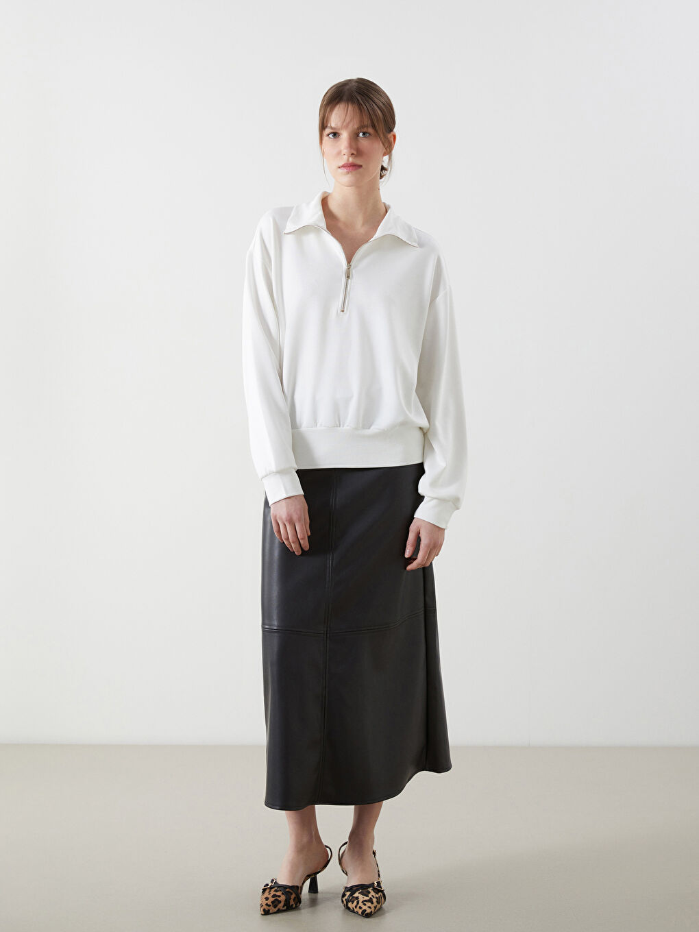 Ekru Dik Yaka Oversize Kadın Sweatshirt-1