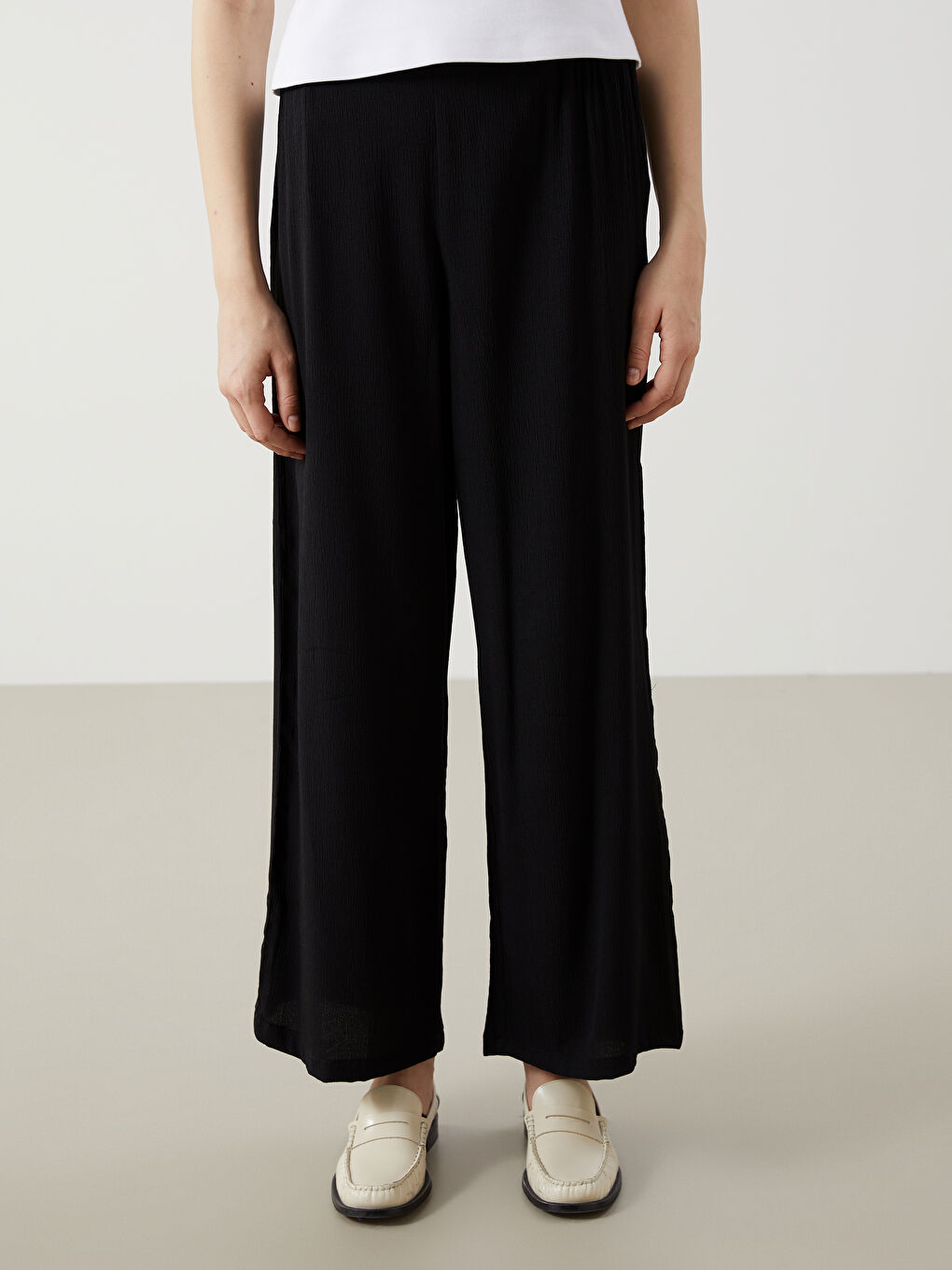 Siyah Beli Lastikli Geniş Paça Kadın Pantolon-1