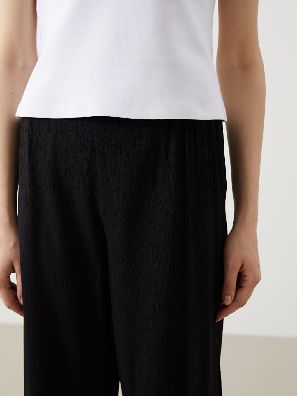 Siyah Beli Lastikli Geniş Paça Kadın Pantolon-2