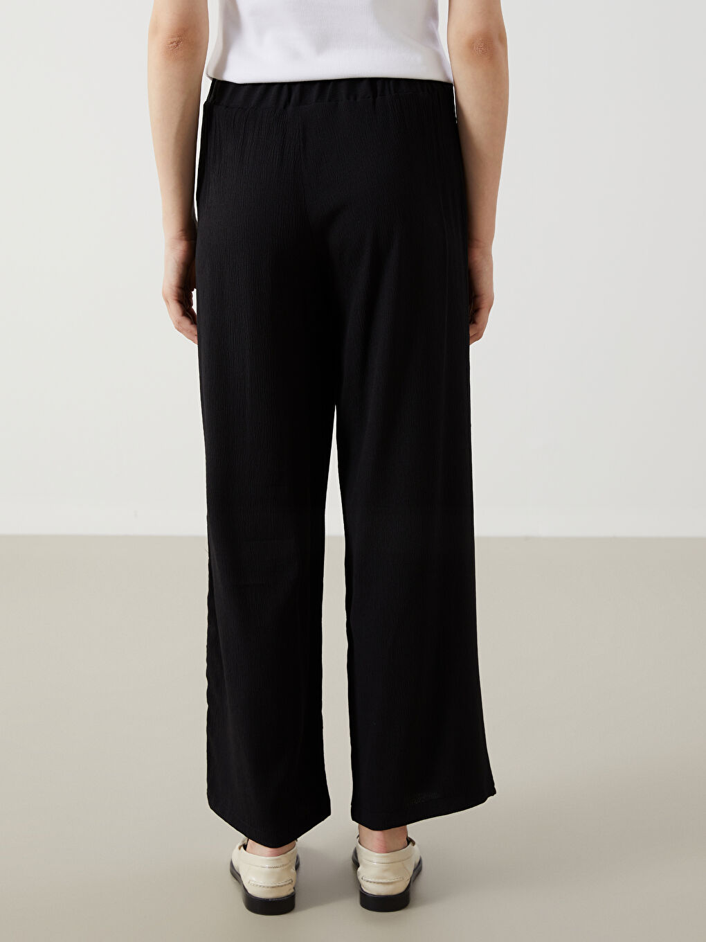 Siyah Beli Lastikli Geniş Paça Kadın Pantolon-3