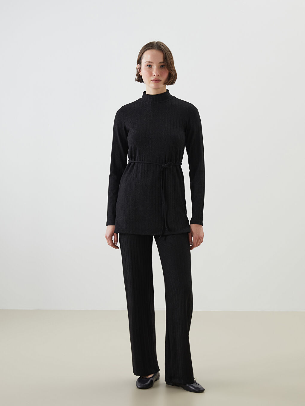 Siyah Dik Yaka Dokulu Kadın Tunik-1