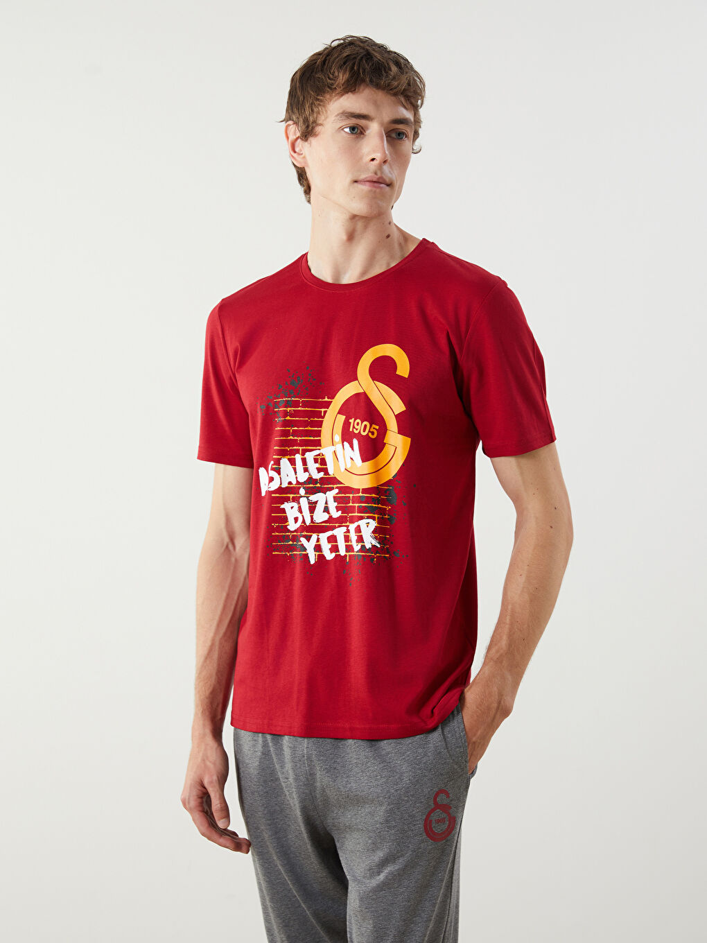 Standard Fit Galatasaray Printed Men's Pyjamas Set -S5LI48Z8-HKD