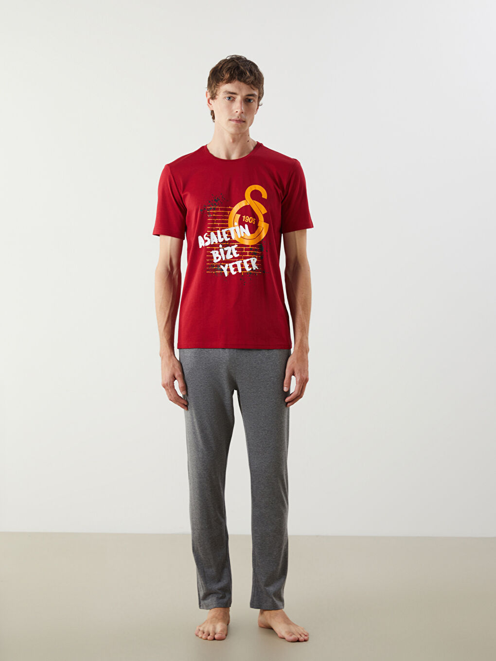 Standard Fit Galatasaray Printed Men's Pyjamas Set -S5LI48Z8-HKD