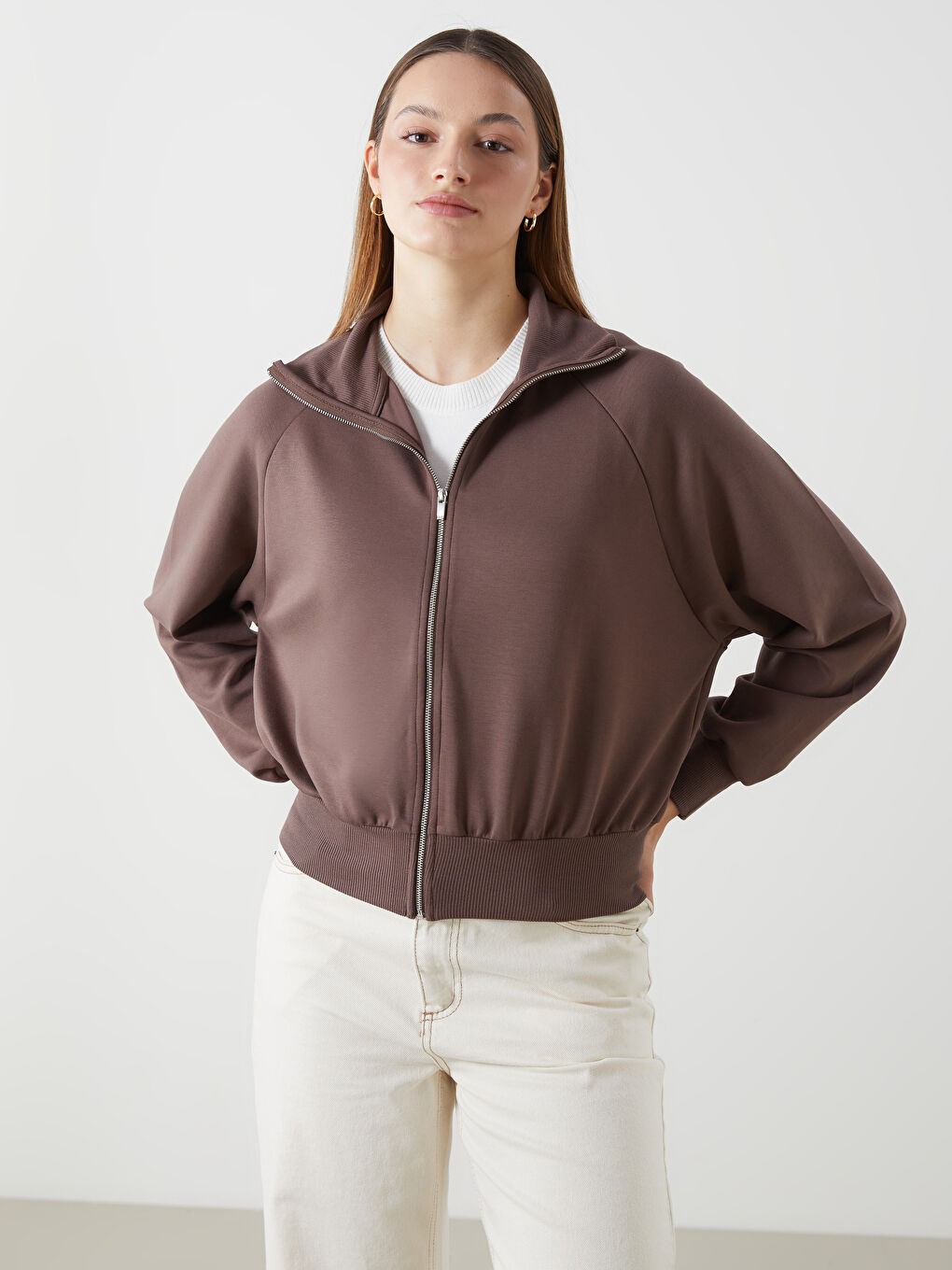 Kahverengi Dik Yaka Oversize Kadın Fermuarlı Sweatshirt