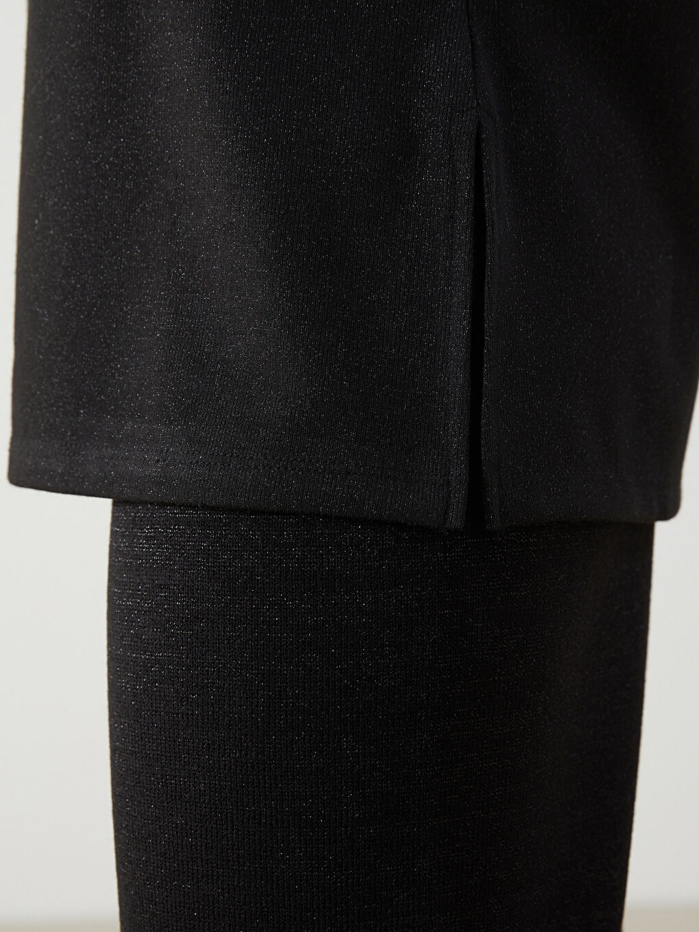 Siyah Bisiklet Yaka Parlak Görünümlü Kadın Tunik-2