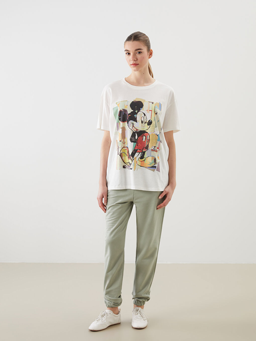 تي شيرت نساء مطبوع ميكي ماوس بكول مدور-1