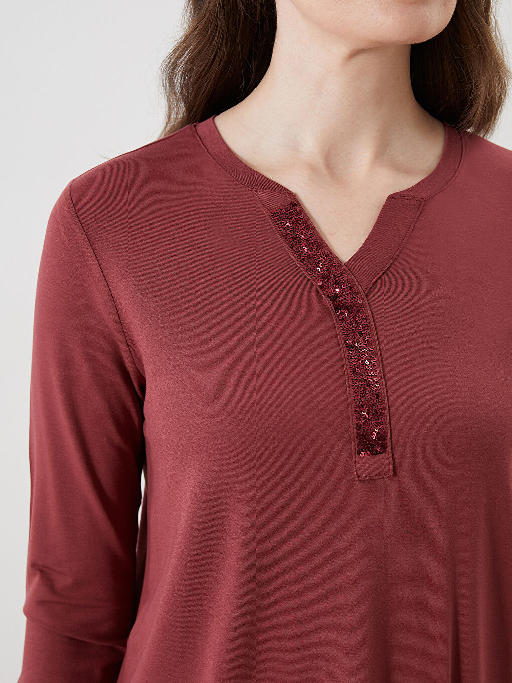 Bordo Kaçık Yaka Pul Payet İşlemeli Bluz-2