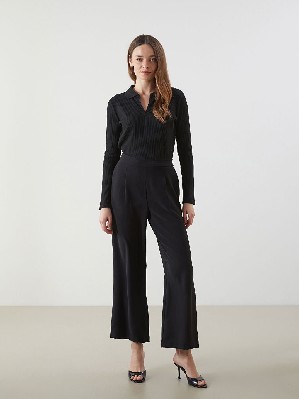 Siyah Polo Yaka Kadın Tişört-1