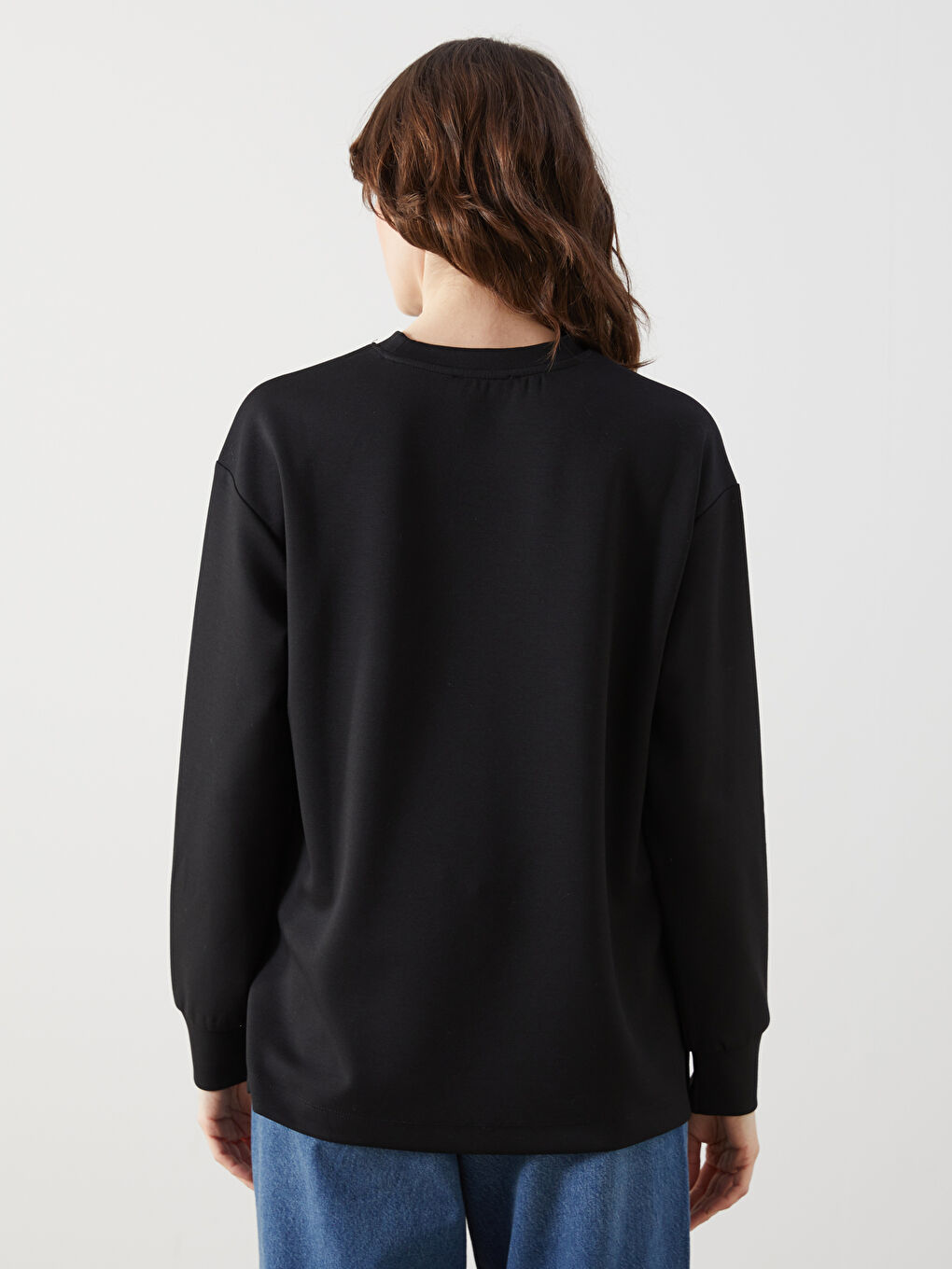 Siyah Bisiklet Yaka Pul İşlemeli Kadın Sweatshirt-3