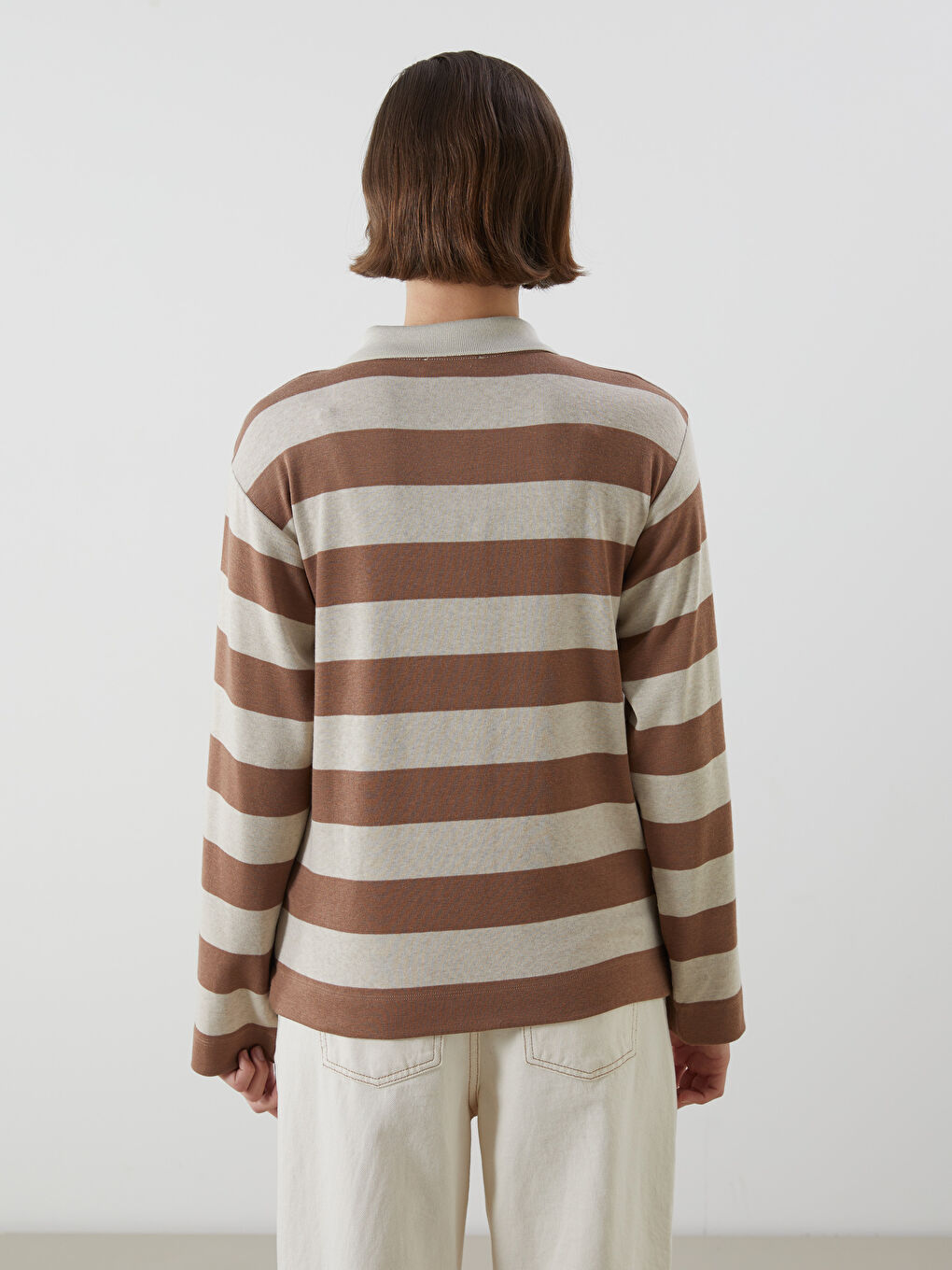 Kahverengi Polo Yaka Çizgili Kadın Tişört-3