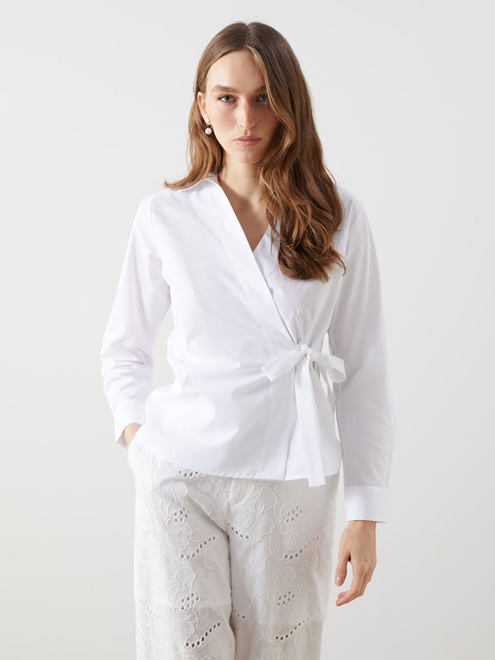 LCWAIKIKI Classic Beyaz Regular Fit Poplin Kadın Gömlek