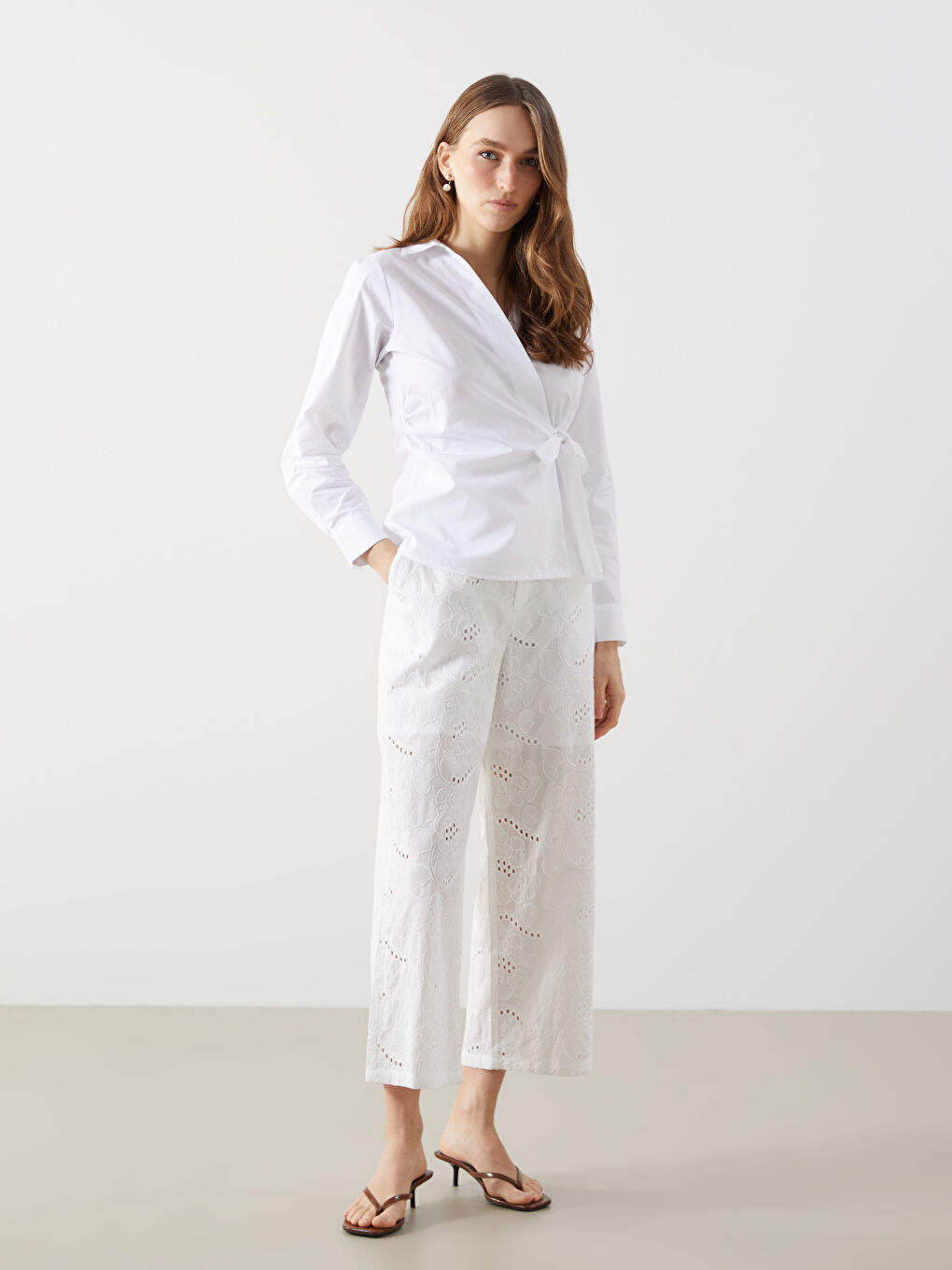 LCWAIKIKI Classic Beyaz Regular Fit Poplin Kadın Gömlek - 1