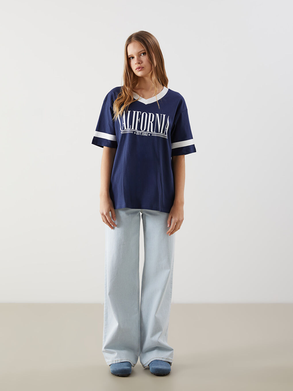 V Neck California Printed Oversized Women'S T-Shirt -S5LO35Z8-R4J
