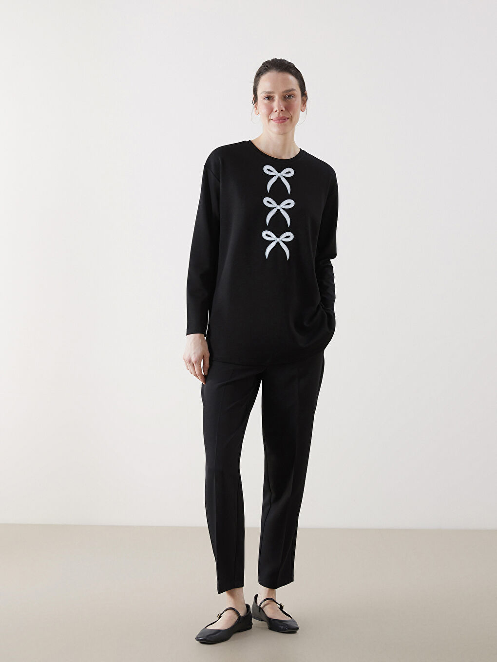 Siyah Bisiklet Yaka Kurdele Baskılı Kadın Tunik-1