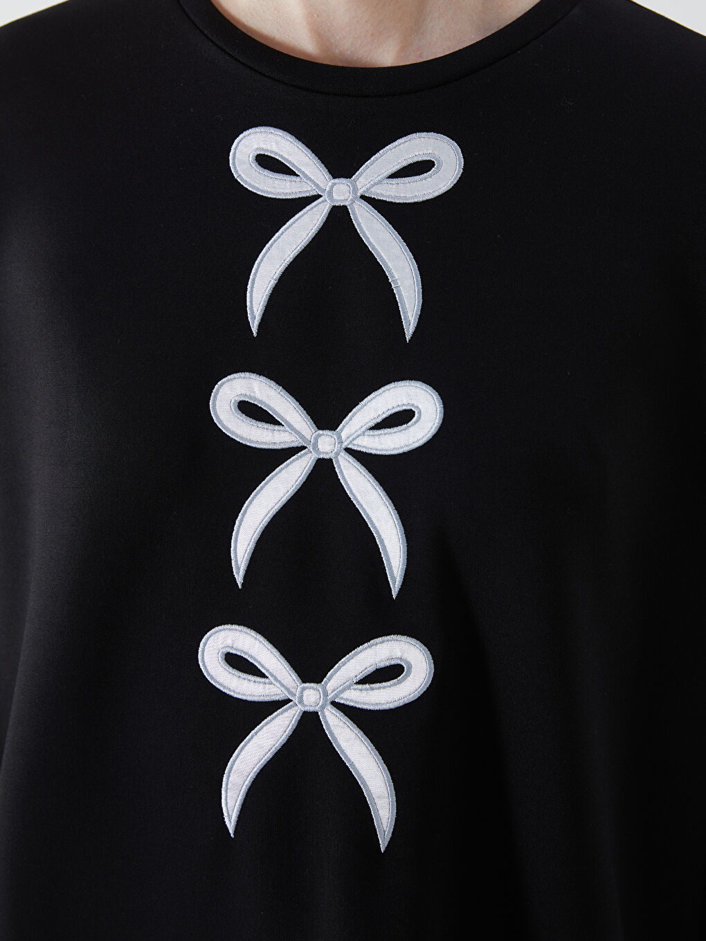 Siyah Bisiklet Yaka Kurdele Baskılı Kadın Tunik-2