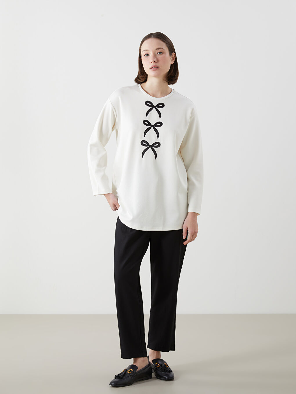 Ekru Bisiklet Yaka Kurdele Baskılı Kadın Tunik-1