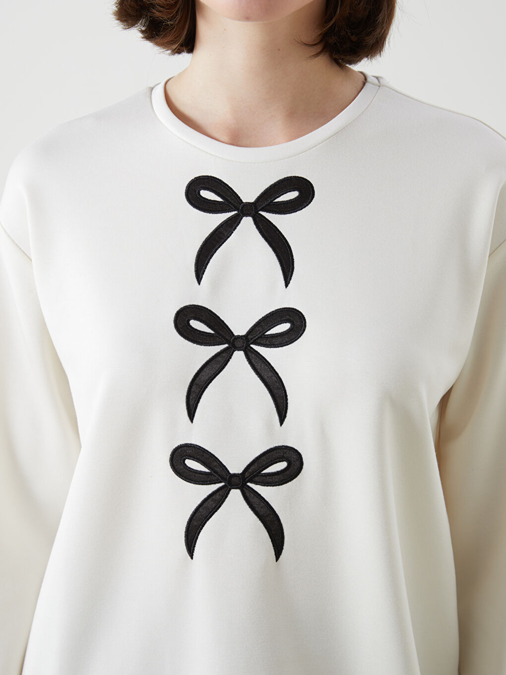 Ekru Bisiklet Yaka Kurdele Baskılı Kadın Tunik-2