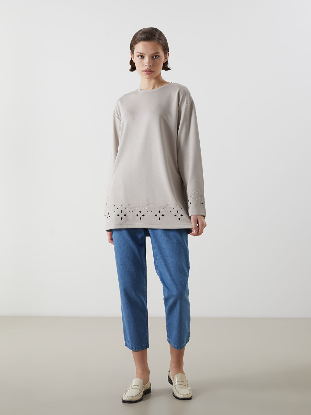 Gri Bisiklet Yaka Nakışlı Kadın Tunik-1