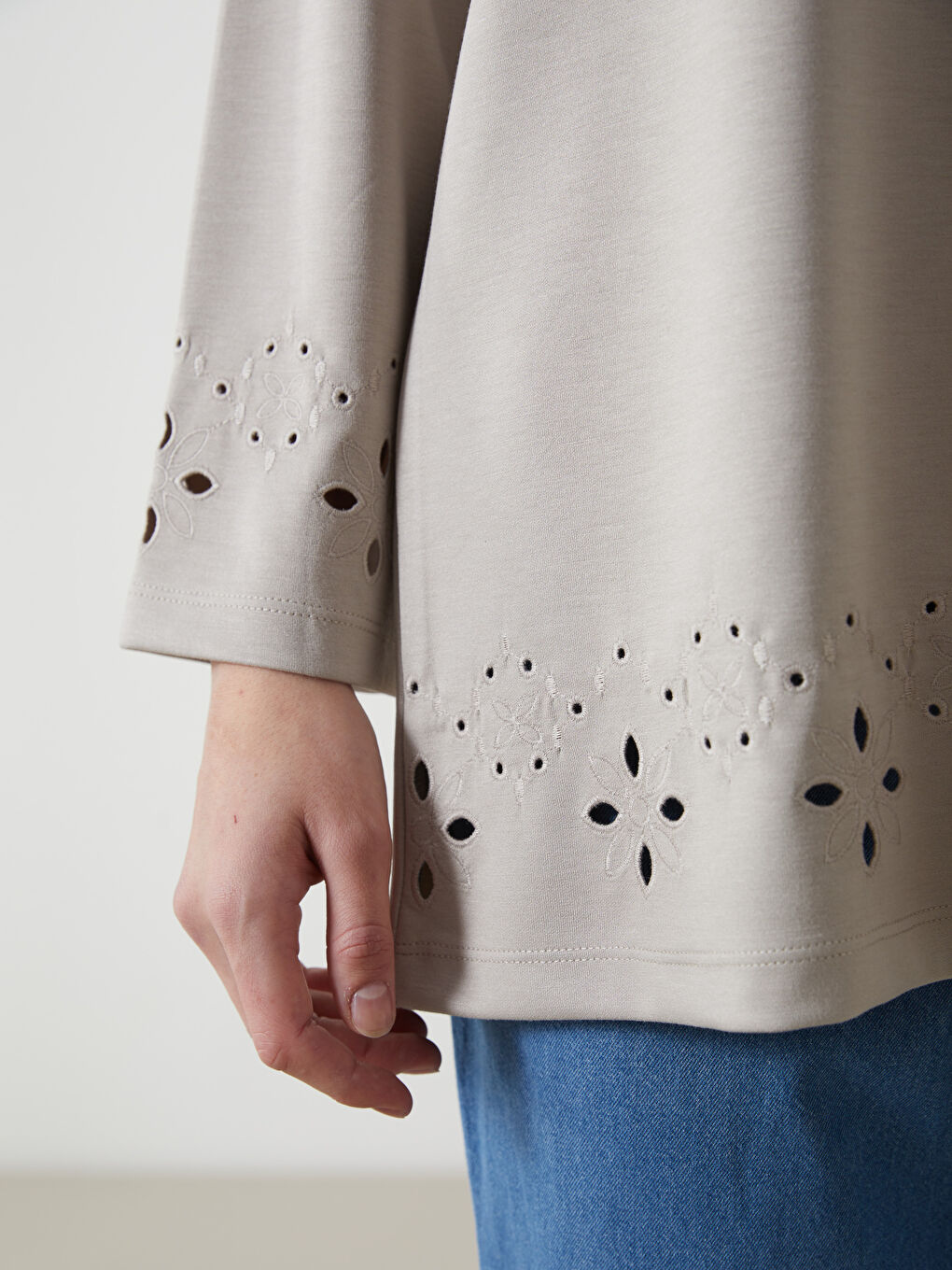 Gri Bisiklet Yaka Nakışlı Kadın Tunik-2