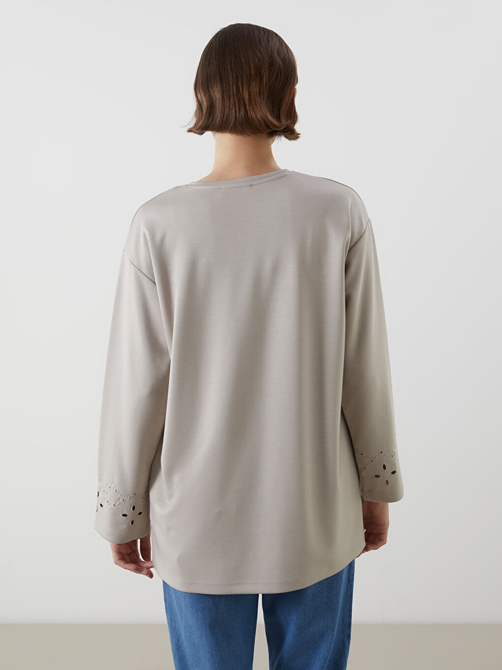 Gri Bisiklet Yaka Nakışlı Kadın Tunik-3