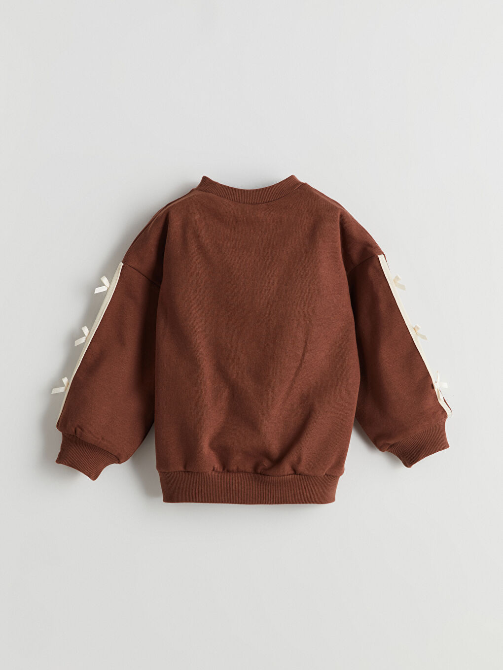 Kahverengi Bisiklet Yaka Kurdele Detaylı Kız Çocuk Sweatshirt-1