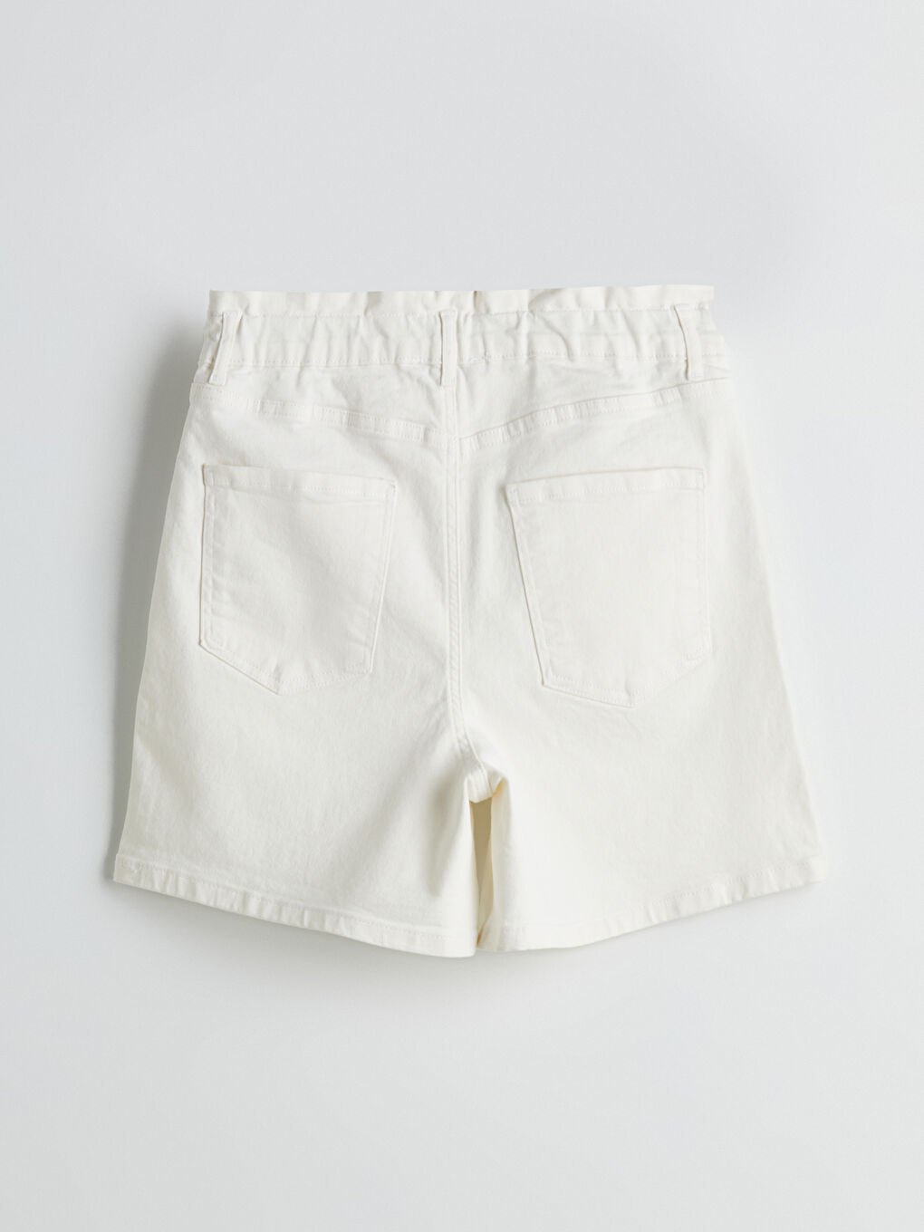 LCWAIKIKI Classic Beli Lastikli Kadın Jean Şort -S5LQ80Z8-844