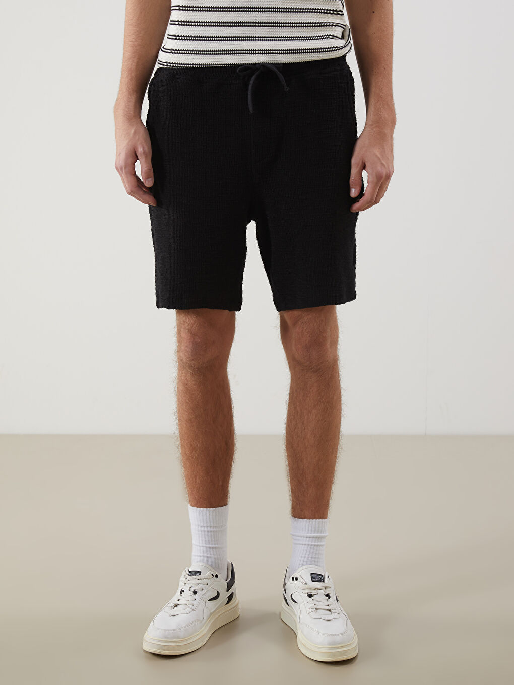 Siyah Standart Kalıp Erkek Bermuda Şort-1