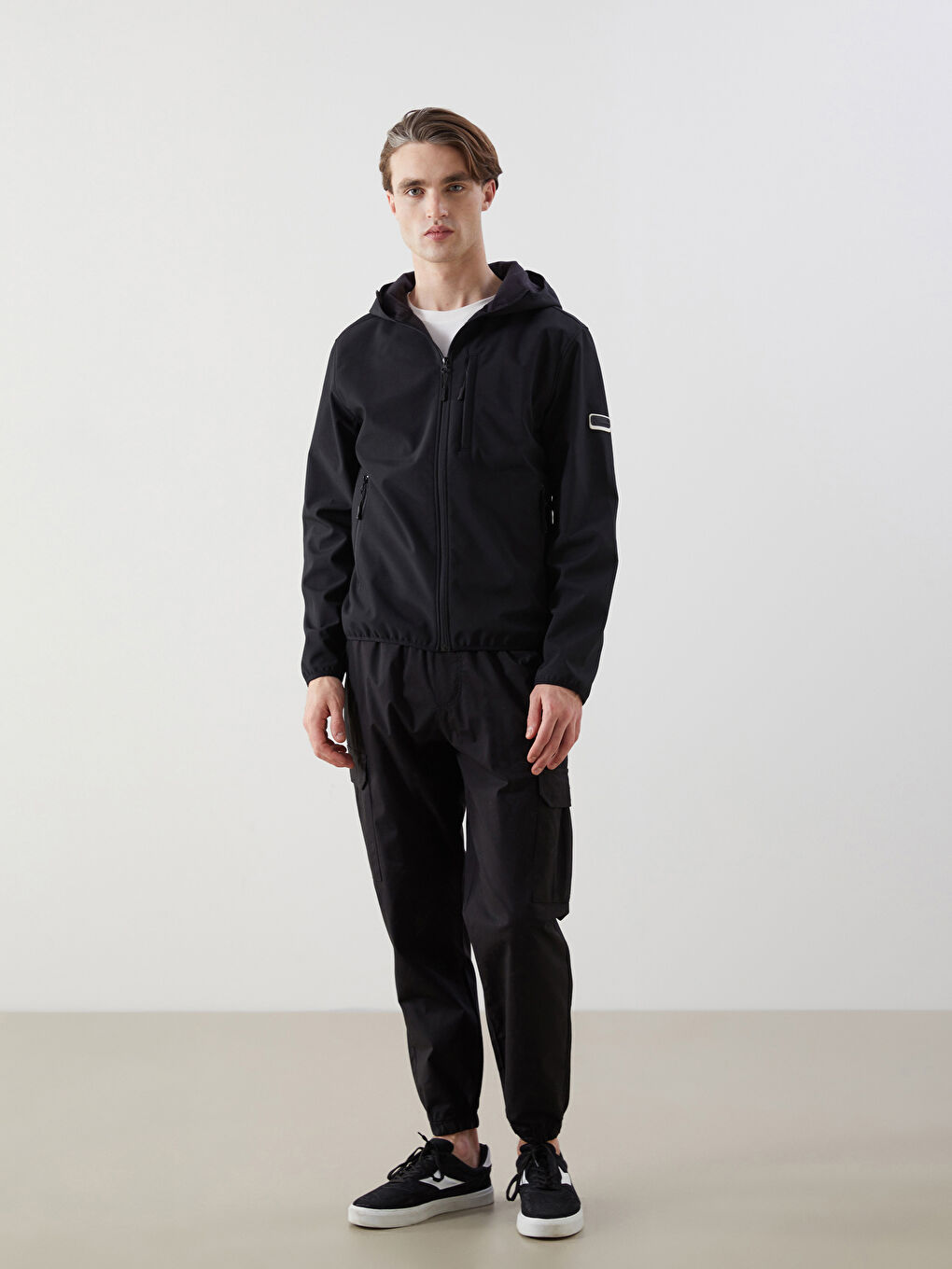 Siyah Standart Kalıp Kapüşonlu Erkek Mont-1