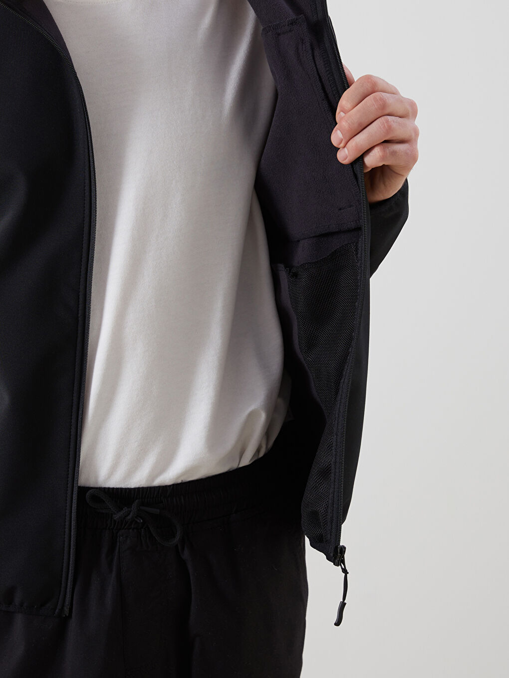 Siyah Standart Kalıp Kapüşonlu Erkek Mont-2