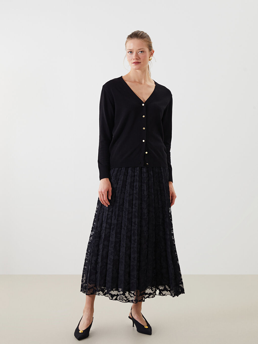 Siyah V Yaka Kadın Triko Hırka-1