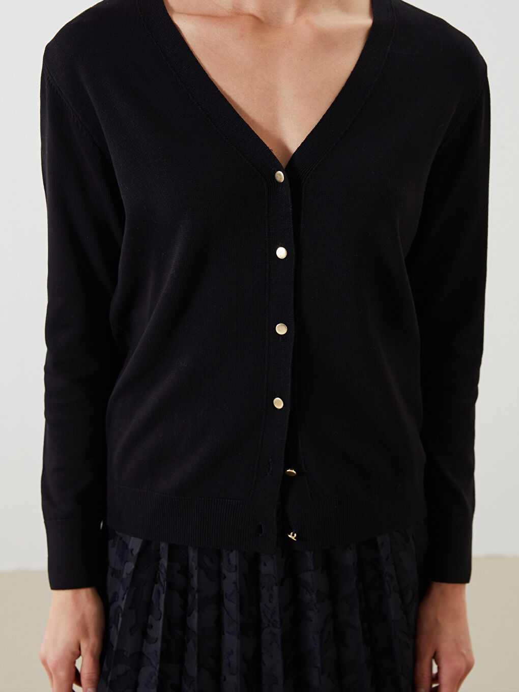 Siyah V Yaka Kadın Triko Hırka-2